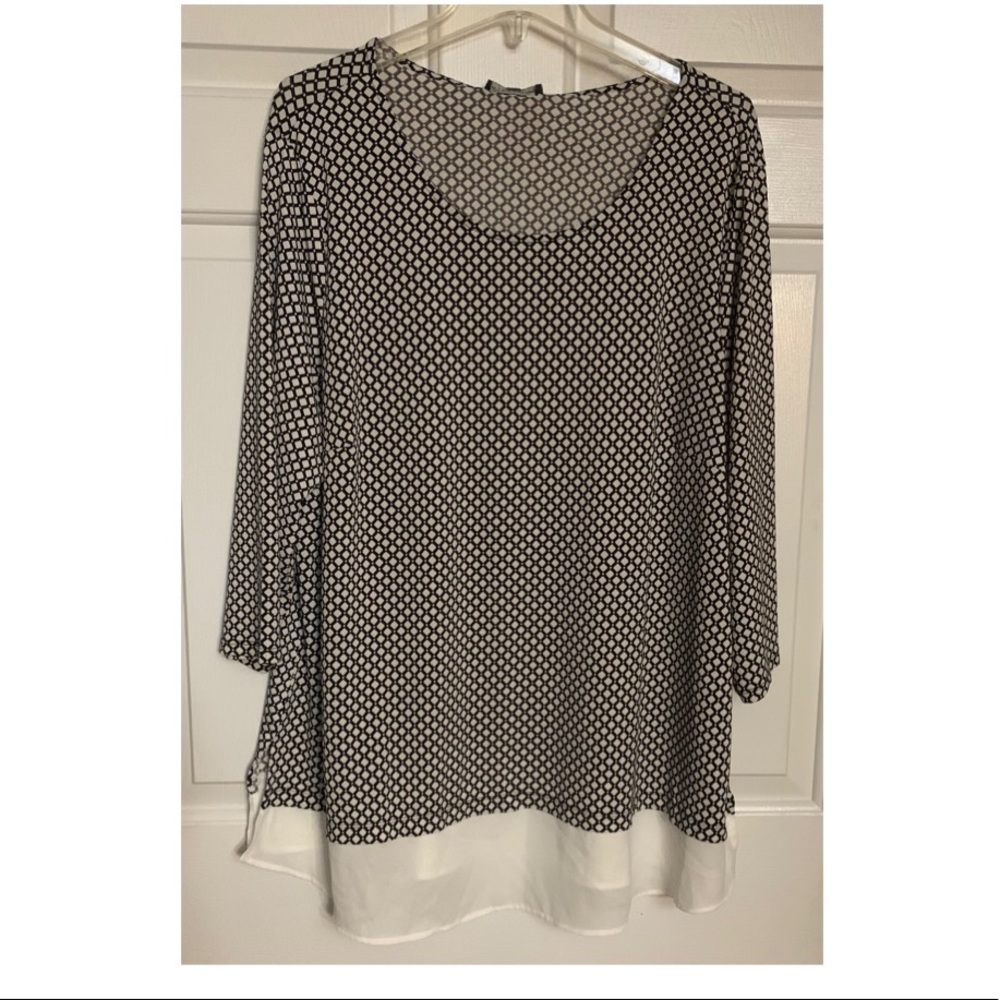 🎄  Adrianna Papell Geo Print Tunic Top Black White Stretch Chiffon Hem NWT 3X